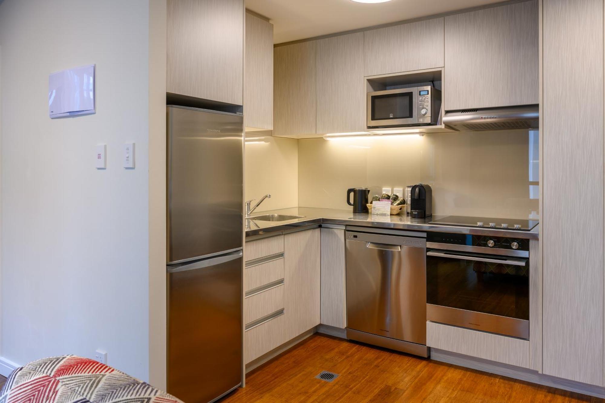 Boulcott Suites Wellington Luaran gambar A kitchen in a typical apartment