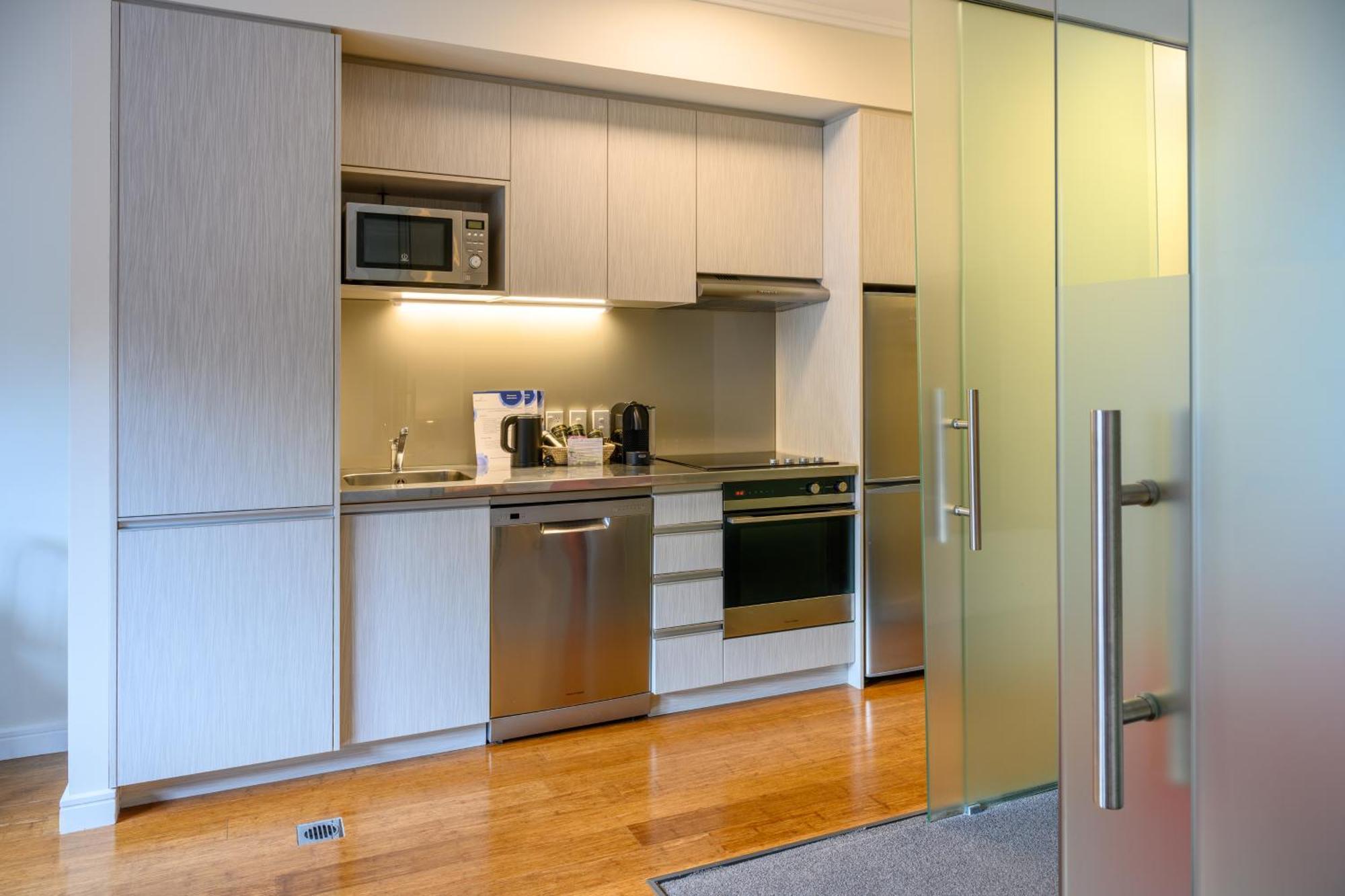 Boulcott Suites Wellington Luaran gambar A kitchen in a student apartment at the University of Auckland