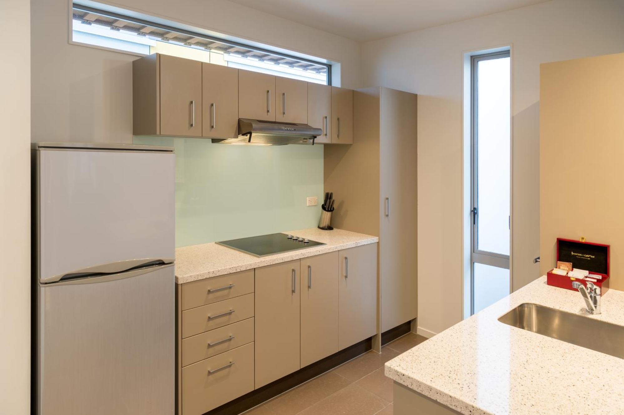 Boulcott Suites Wellington Luaran gambar A typical kitchen in a student apartment